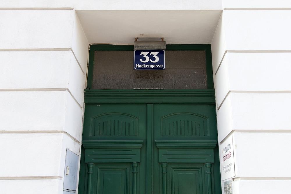 Pension Stadthalle Vienna Exterior photo