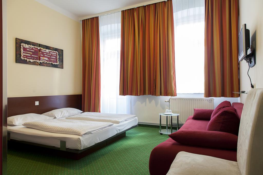 Pension Stadthalle Vienna Exterior photo