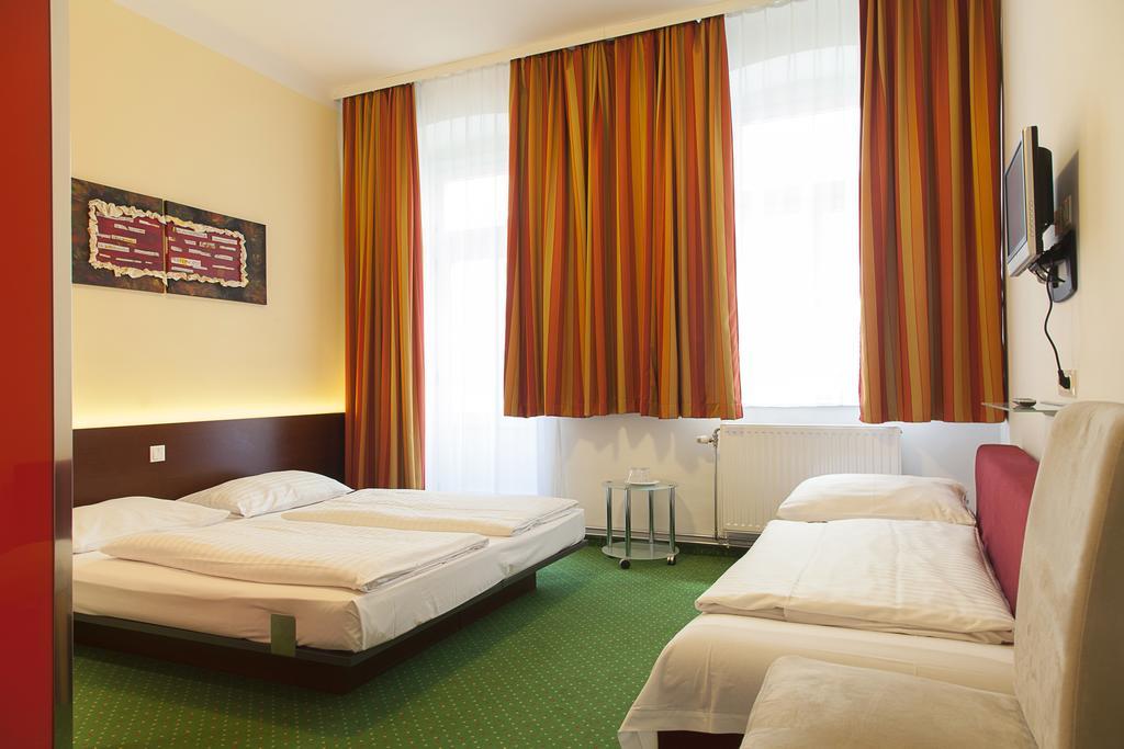 Pension Stadthalle Vienna Exterior photo