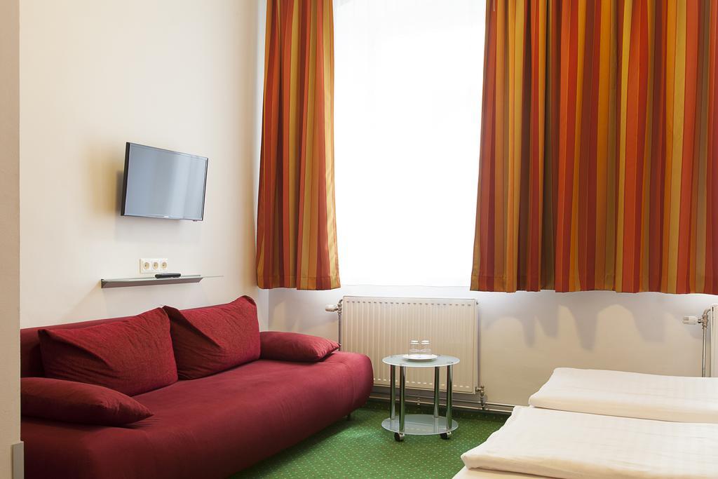 Pension Stadthalle Vienna Exterior photo